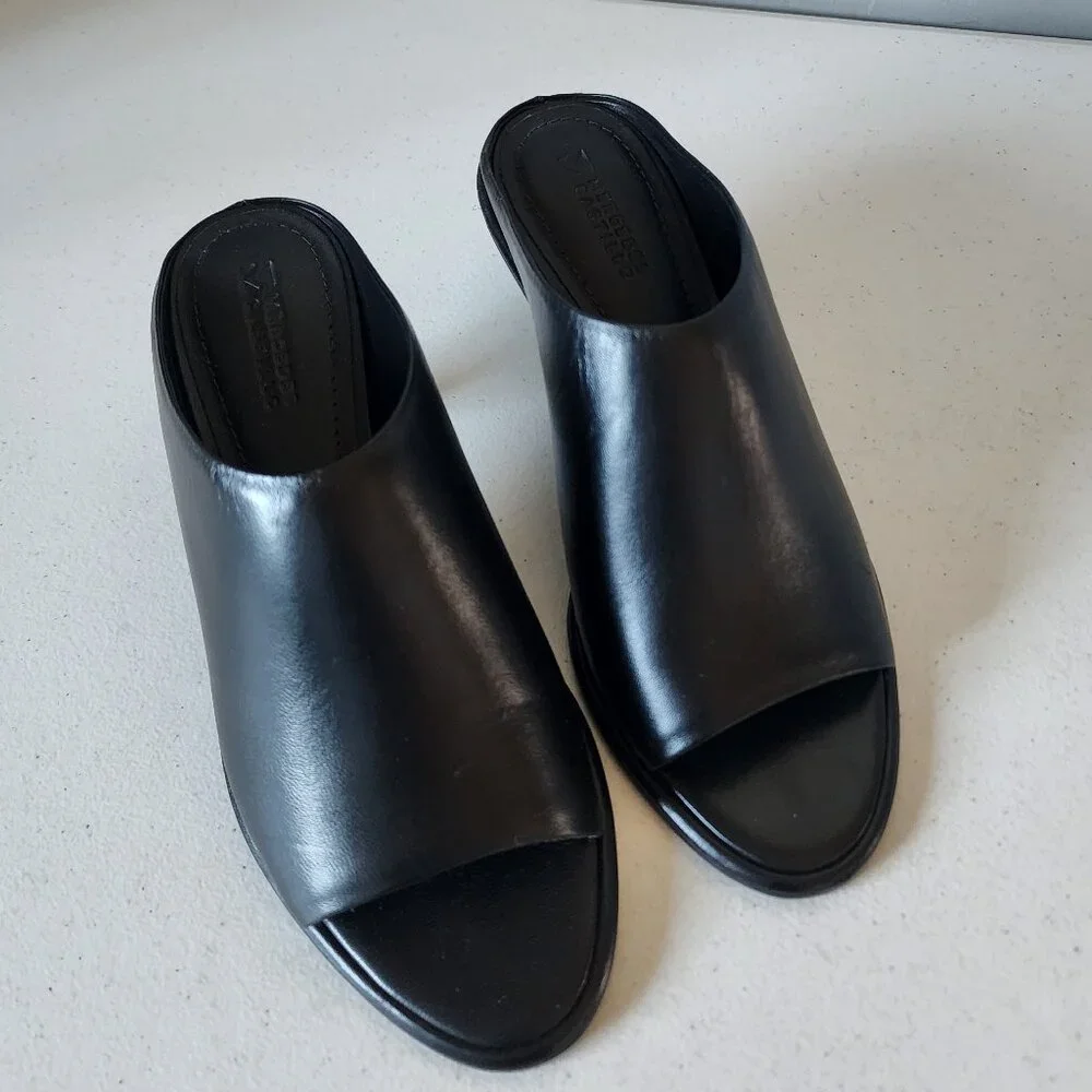 Mercedes Castillo Mule "EUC" - Picture 2 of 16